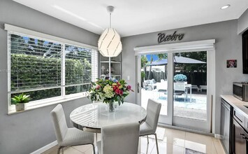 1001 NE 17th Ct in Fort Lauderdale, FL - Foto de edificio - Building Photo