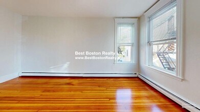 16 R Warren Ave in Somerville, MA - Building Photo - Building Photo