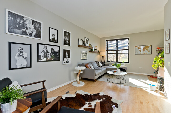 434 W Elm St, Unit 1 in Chicago, IL - Building Photo - Building Photo