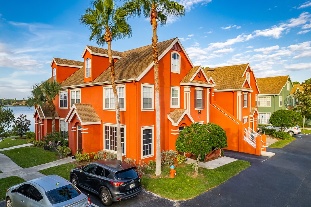 Lake Chase Apartments in Tampa, FL - Building Photo