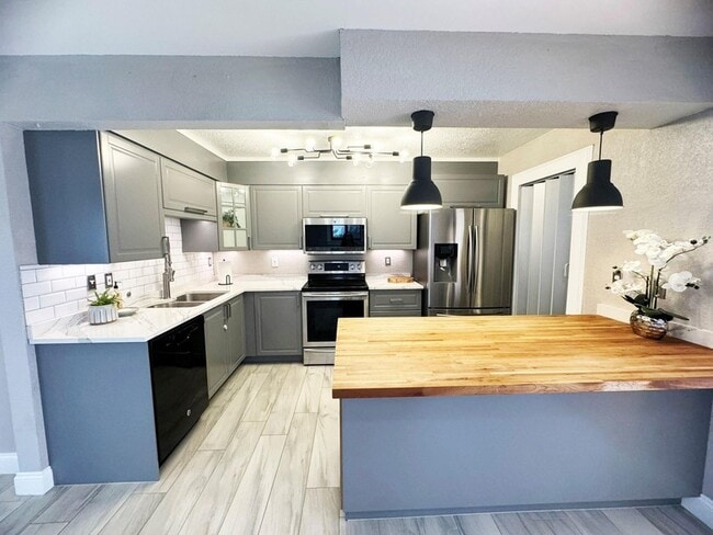 property at 321 Sandtree Dr