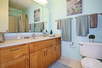 230 E Wacker Dr in Chicago, IL - Building Photo - Building Photo