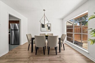 9206 Flickering Shadow Dr in Dallas, TX - Building Photo - Building Photo