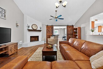 930 Holly Hall Dr in Richmond, TX - Building Photo - Building Photo