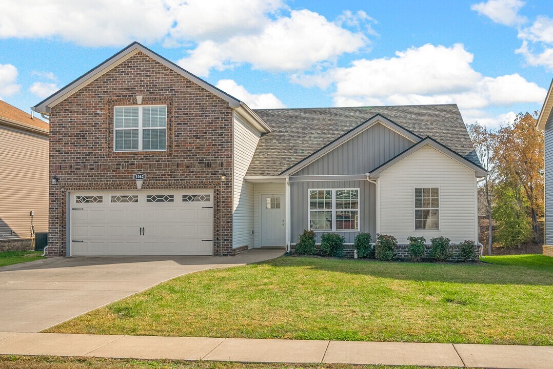 1062 Whitney Dr in Clarksville, TN - Building Photo