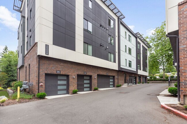 15558 NE 15th Pl in Bellevue, WA - Building Photo - Building Photo