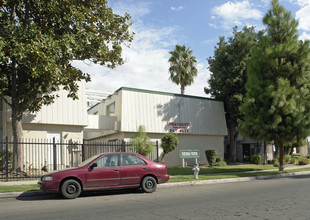 Country Club Arms in Fresno, CA - Building Photo - Building Photo