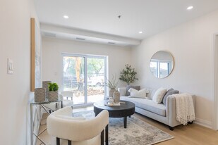 Banwell Court in Windsor, ON - Building Photo