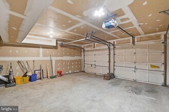 13815 Churchville Dr in Upper Marlboro, MD - Foto de edificio - Building Photo