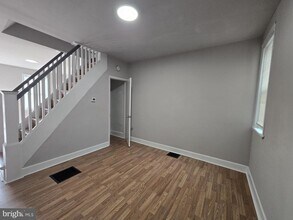 6138 N Lambert St in Philadelphia, PA - Building Photo - Building Photo