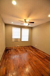 1210 Henry St photo'