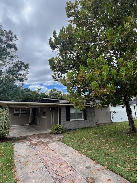 2810 S French Ave in Sanford, FL - Building Photo