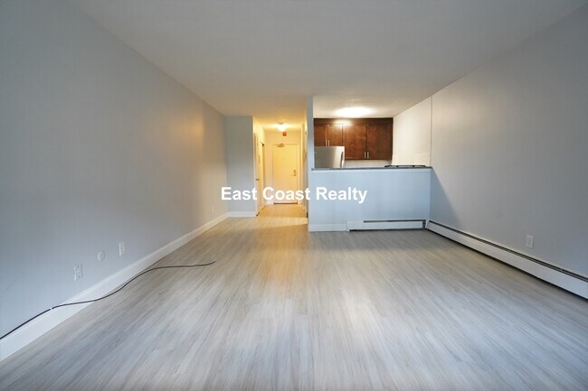 16 Whites Ave in Watertown, MA - Foto de edificio - Building Photo