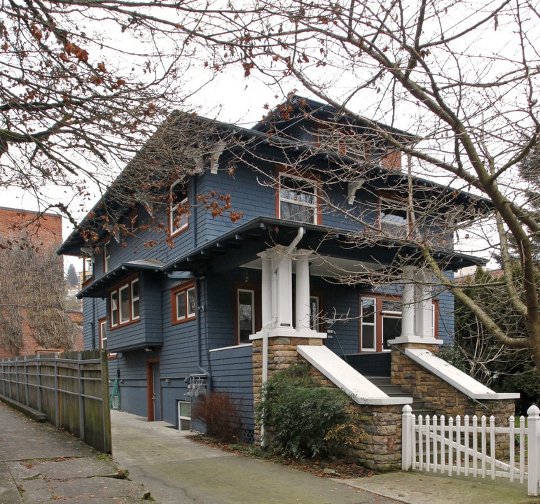 123 NW 22nd Pl in Portland, OR - Building Photo