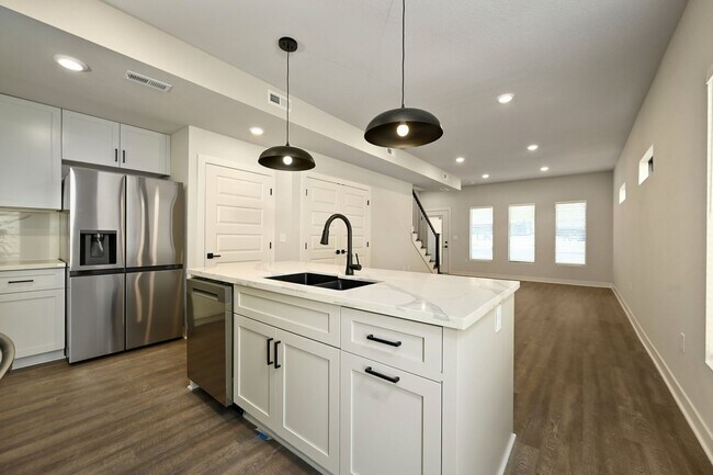 246 Persimmon Rd in Raymore, MO - Building Photo - Building Photo