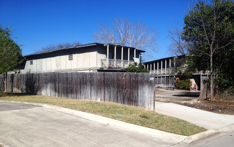 Garraty Place in San Antonio, TX - Building Photo