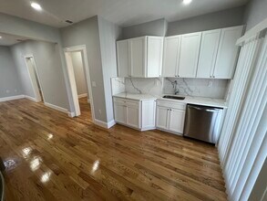 27 Forest St in Cambridge, MA - Foto de edificio - Building Photo