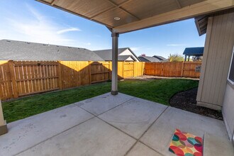3667 SW Pumice Stone Ave in Redmond, OR - Building Photo - Building Photo