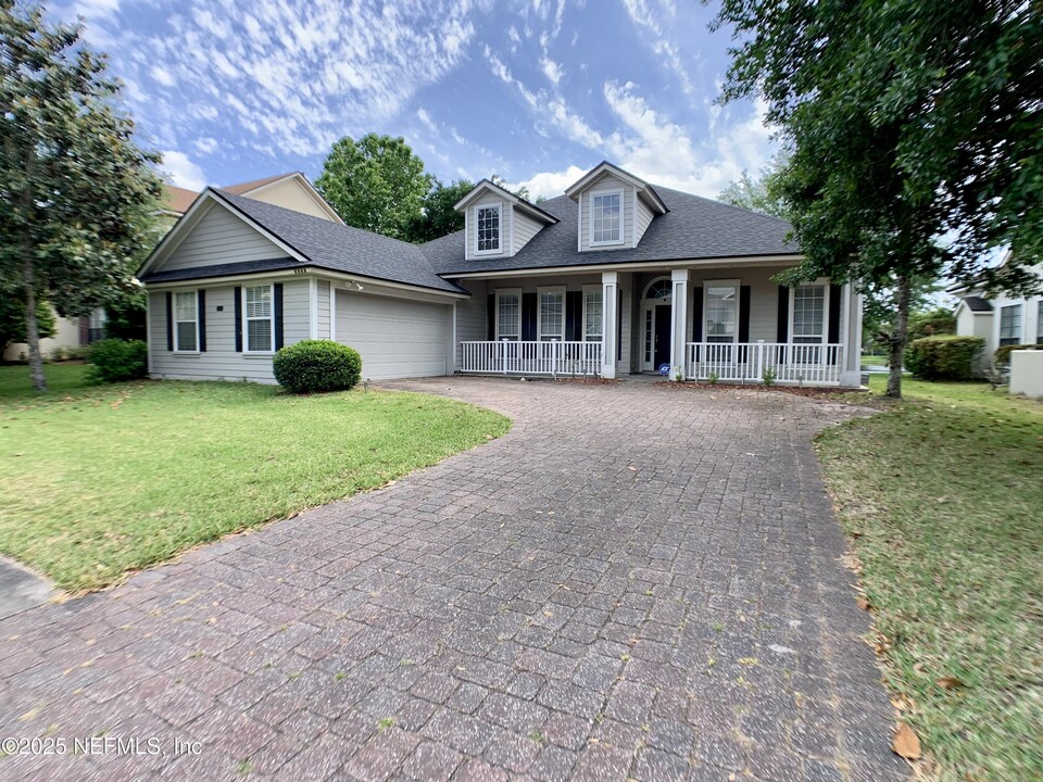 1213 Harbour Town Dr in Orange Park, FL - Building Photo
