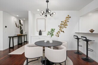 8530 Holloway Dr, Unit 305 in West Hollywood, CA - Building Photo - Building Photo