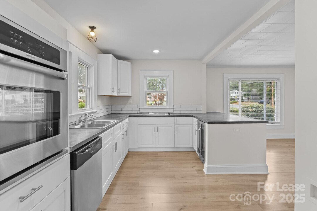 765 N Church St in Mooresville, NC - Building Photo