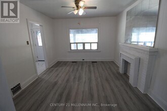 18 Glenvalley Dr in Toronto, ON - Building Photo - Building Photo