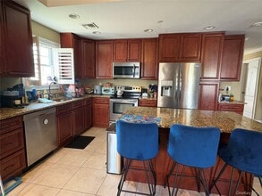 12 Della Dr in West Babylon, NY - Building Photo - Building Photo