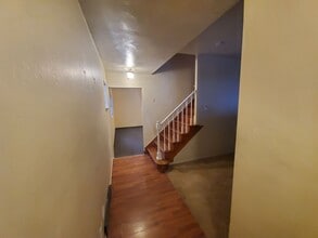 827 E 10th Ave in Homestead, PA - Building Photo - Building Photo