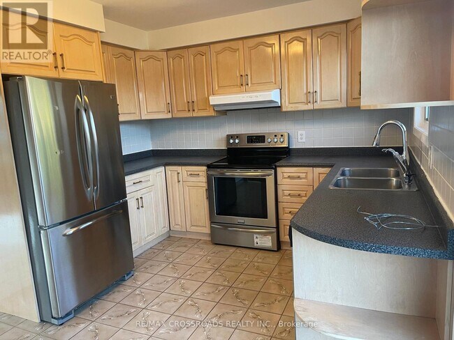 51 Pleasant View Dr in Toronto, ON - Building Photo - Building Photo