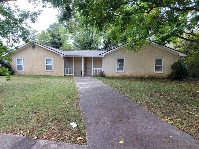 property at 1704 Riverside Ct NE