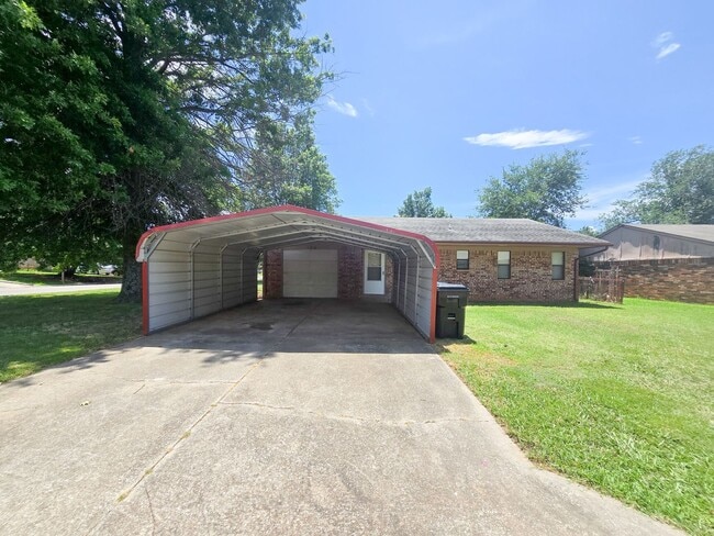 property at 1218 Whispering Glen St