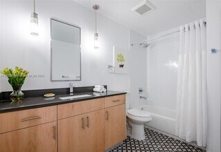 769 NW 1st St in Miami, FL - Building Photo - Building Photo