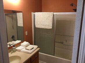 1929 Leander Dr, Unit Over office in West Columbia, SC - Foto de edificio - Building Photo