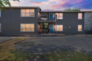 Room in Duplex on Park Plaza Dr in Austin, TX - Building Photo