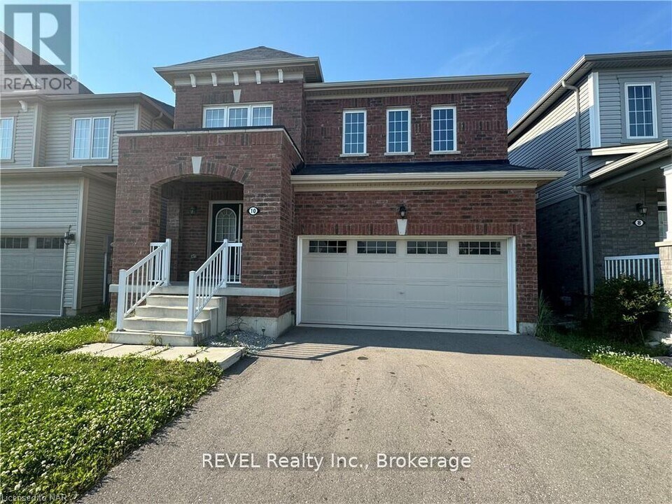 10 Vaughn Dr in Thorold, ON - Building Photo