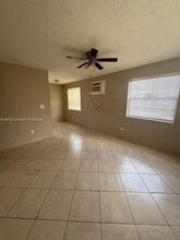 893 NE 39th St in Oakland Park, FL - Building Photo - Building Photo