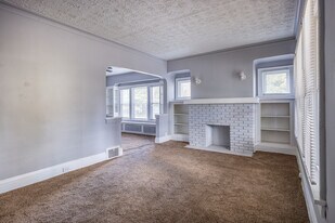 438 E 152nd St in Cleveland, OH - Building Photo