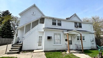 553 Fremont Ave NW in Grand Rapids, MI - Building Photo