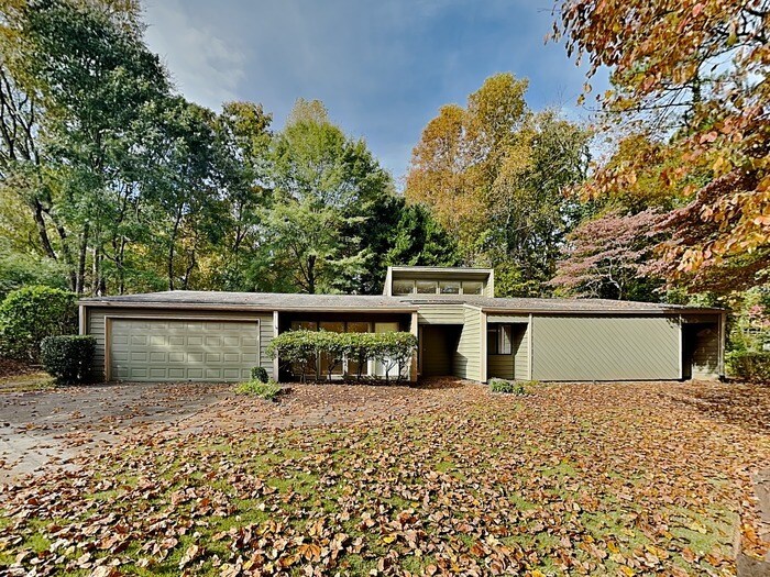 4569 S Landing Dr in Marietta, GA - Foto de edificio