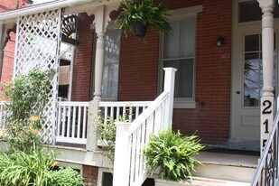 215 S New St, Unit 1 in West Chester, PA - Building Photo