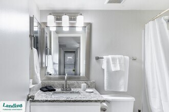 5704 W Thomas Rd, Unit 229 in Phoenix, AZ - Building Photo - Building Photo