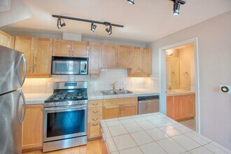 1240 India St, Unit 113 in San Diego, CA - Foto de edificio - Building Photo