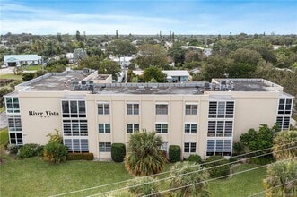 1950 NE Indian River Dr in Jensen Beach, FL - Building Photo - Building Photo