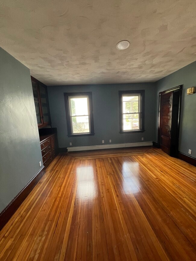 8 Sayles Ave in Lincoln, RI - Building Photo - Building Photo