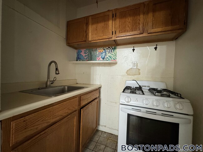 44 Central St in Somerville, MA - Building Photo - Building Photo