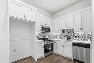 1311 Oneal St in Commerce, TX - Building Photo - Building Photo