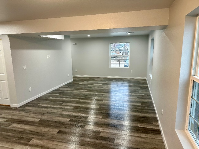 555 Franklin Ct, Unit B in Sunnyside, WA - Foto de edificio - Building Photo