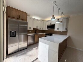 1010 10th Ct in Palm Beach Gardens, FL - Building Photo