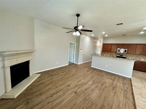 905 Silverthorne Dr in Burleson, TX - Building Photo - Building Photo
