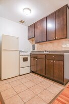 1068 W Catalpa Ave, Unit 311 Apartments